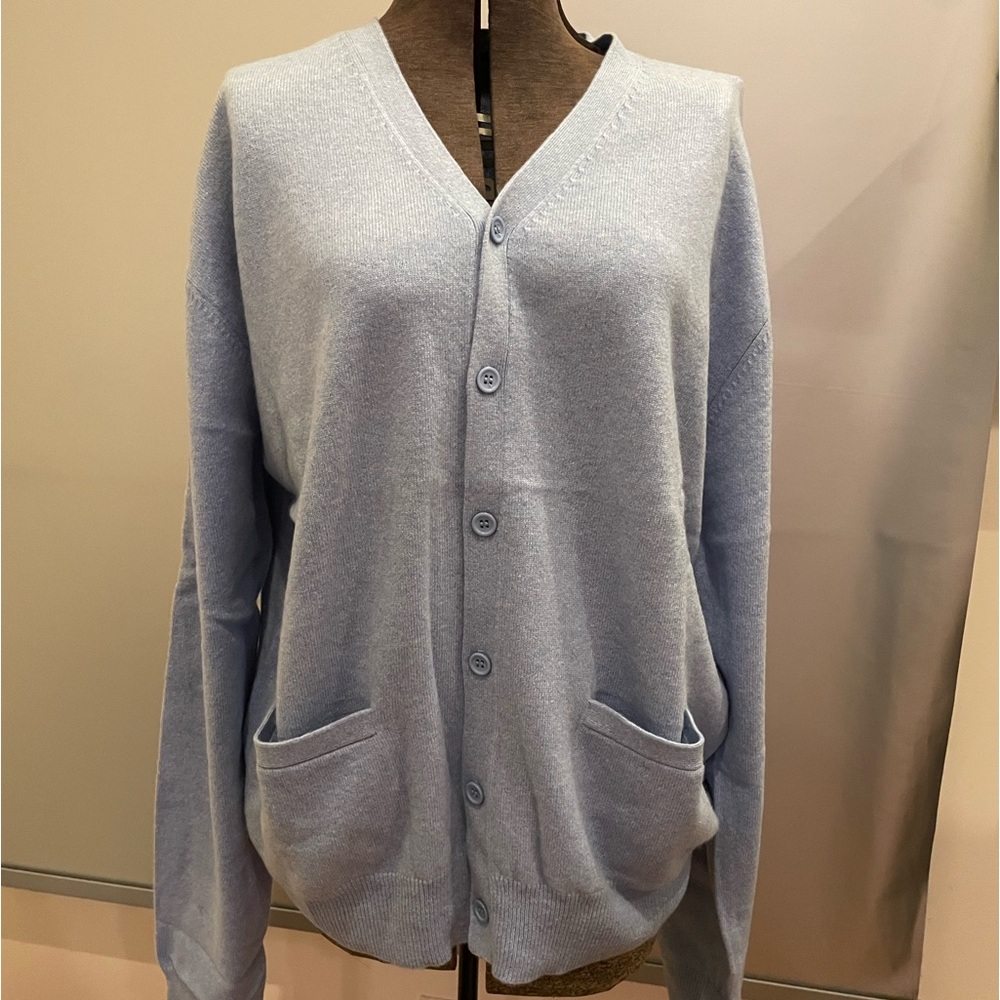 Light blue cashmere cardigan with pockets
